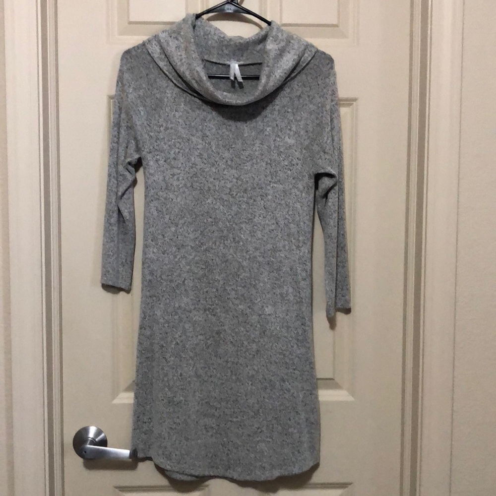 Light, gradient gray, turtle neck dress.